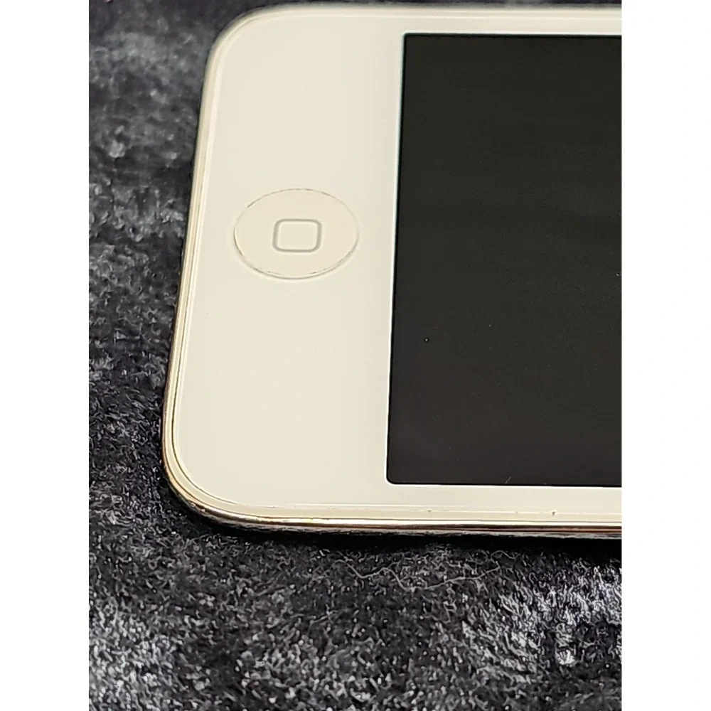 Apple iPod Touch 4th Gen WHITE & SILVER | Model A1367 | 8GB | RESET